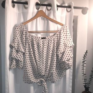 Large Black & white pock-a dot top
